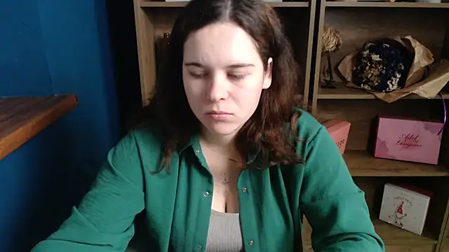 Snapshot of mini_girly chatting on October 12, 10:03 am mini girly online show from October 12, 10:03 am