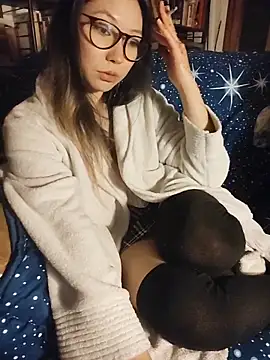 Snapshot of LoveFoxyQueen chatting on March 26, 8:25 pm LoveFoxyQueen online show from March 26, 8:25 pm