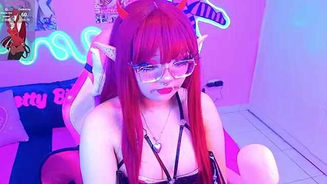 Snapshot of LaytonBox chatting on March 17, 9:45 pm LaytonBox online show from March 17, 9:45 pm