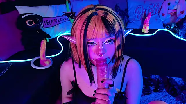 LaytonBox online show from September 23, 1:47 pm