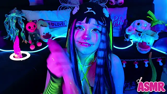 LaytonBox online show from October 7, 2:03 pm