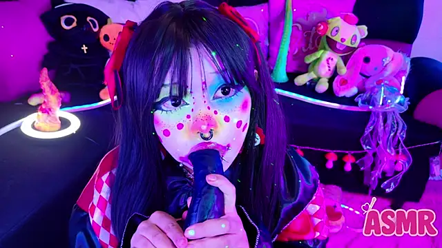 LaytonBox online show from October 31, 12:39 pm