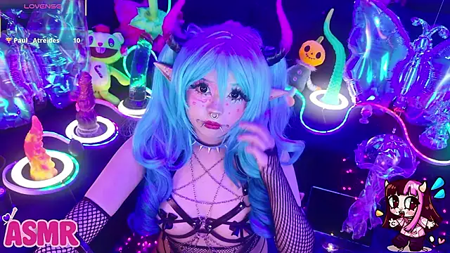 Snapshot of LaytonBox chatting on February 13, 1:51 pm LaytonBox online show from February 13, 1:51 pm