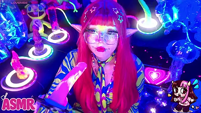 Snapshot of LaytonBox chatting on February 18, 1:29 pm LaytonBox online show from February 18, 1:29 pm