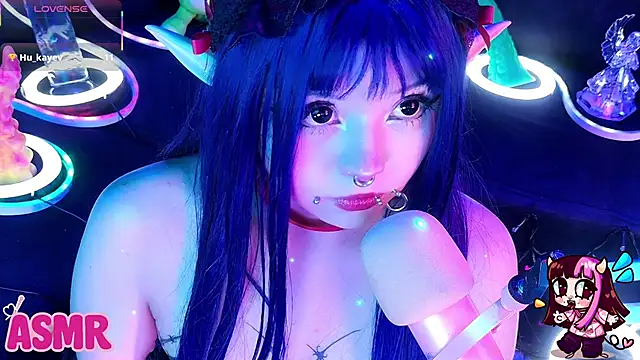 LaytonBox online show from June 10, 12:15 pm