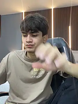 Tommy18   online show from September 27, 3:33 am