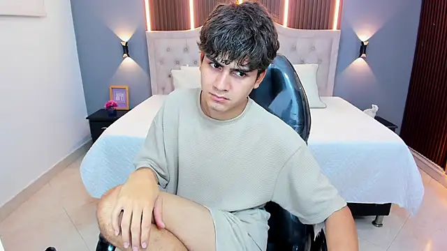 Tommy18   online show from February 6, 3:22 am