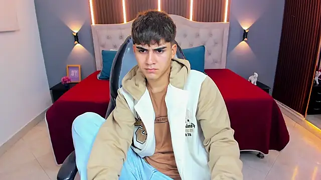 Tommy18   online show from February 11, 3:33 am