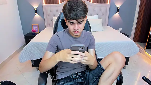 Tommy18   online show from March 6, 3:36 am