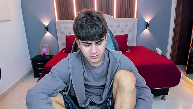 Snapshot of Tommy18__ chatting on May 26, 3:35 am Tommy18 online show from May 26, 3:35 am