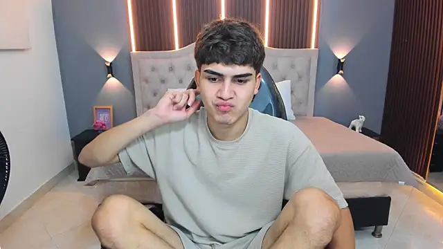 Snapshot of Tommy18__ chatting on June 16, 3:31 am Tommy18 online show from June 16, 3:31 am