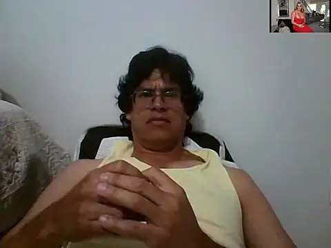 Snapshot of AgneloFly chatting on May 28, 3:15 am AgneloFly online show from May 28, 3:15 am