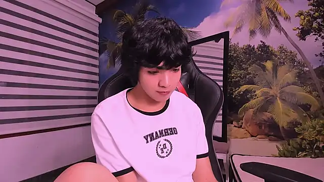 AllanYong18 online show from February 16, 7:37 am