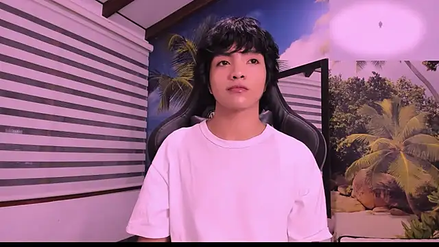 AllanYong18 online show from February 19, 3:50 am