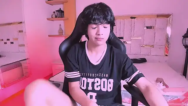 AllanYong18 online show from March 1, 8:02 am