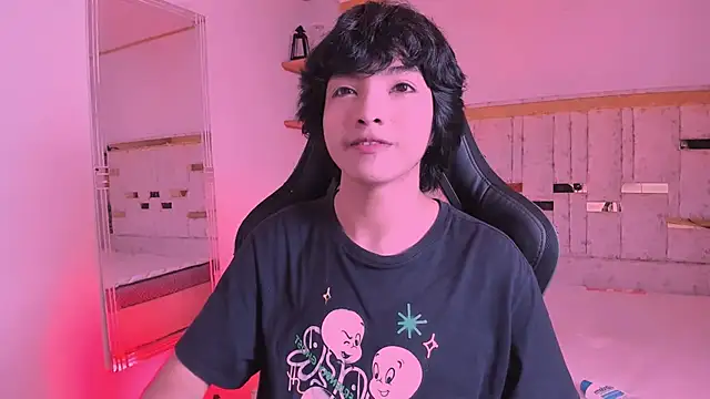 AllanYong18 online show from March 15, 7:20 am