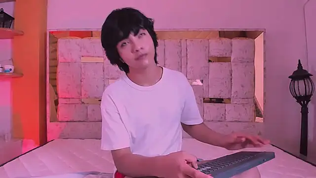 AllanYong18 online show from March 22, 6:00 am