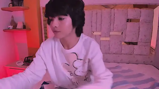 AllanYong18 online show from March 23, 5:10 am