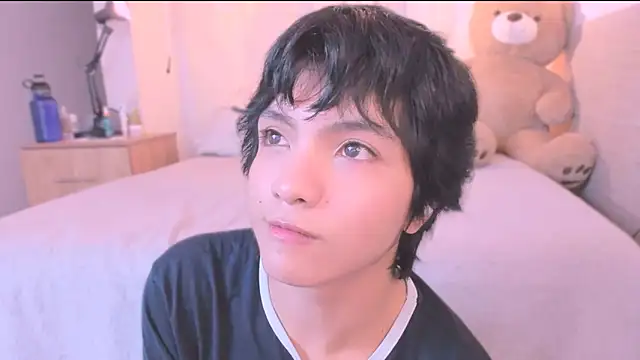 AllanYong18 online show from September 18, 7:43 am