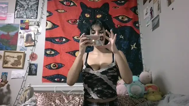 Snapshot of Rubyred2369 chatting on January 12, 12:39 am Rubyred2369 online show from January 12, 12:39 am