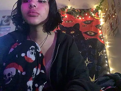 Snapshot of Rubyred2369 chatting on January 17, 6:23 pm Rubyred2369 online show from January 17, 6:23 pm