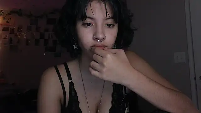 Snapshot of Rubyred2369 chatting on January 19, 8:09 pm Rubyred2369 online show from January 19, 8:09 pm