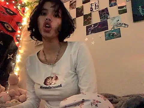 Snapshot of Rubyred2369 chatting on January 24, 12:20 am Rubyred2369 online show from January 24, 12:20 am