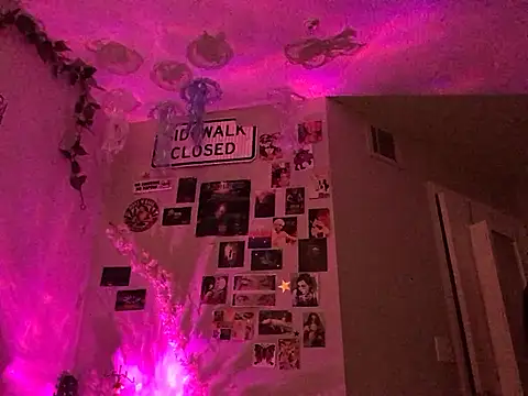 Snapshot of Rubyred2369 chatting on January 28, 2:32 am Rubyred2369 online show from January 28, 2:32 am