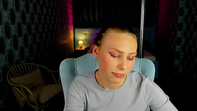 Aliceforfuun online show from January 17, 11:59 am
