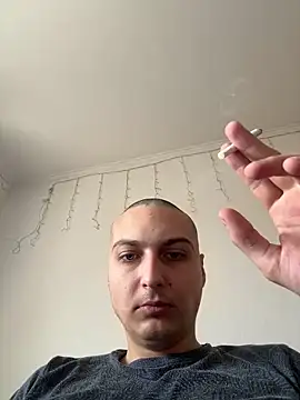 Snapshot of Manijak38 chatting on March 18, 8:28 am Manijak38 online show from March 18, 8:28 am