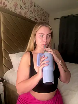 lucyRose xoxox online show from September 28, 6:13 pm