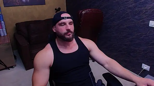 Snapshot of AdamJamesonn chatting on June 17, 5:10 am AdamJamesonn online show from June 17, 5:10 am