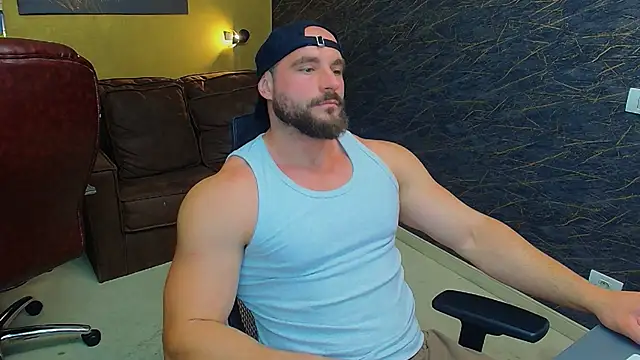Snapshot of AdamJamesonn chatting on June 20, 4:48 am AdamJamesonn online show from June 20, 4:48 am