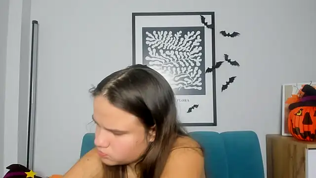 Snapshot of AdeleCruz chatting on October 28, 8:07 am AdeleCruz online show from October 28, 8:07 am