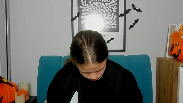 Snapshot of AdeleCruz chatting on November 2, 8:06 am AdeleCruz online show from November 2, 8:06 am