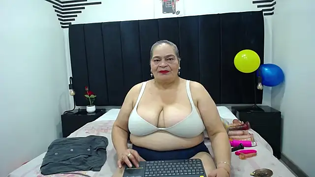 VickyBoobss online show from October 28, 8:00 pm