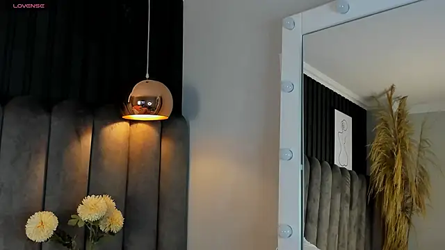 chelsea bolton  online show from October 29, 12:18 pm