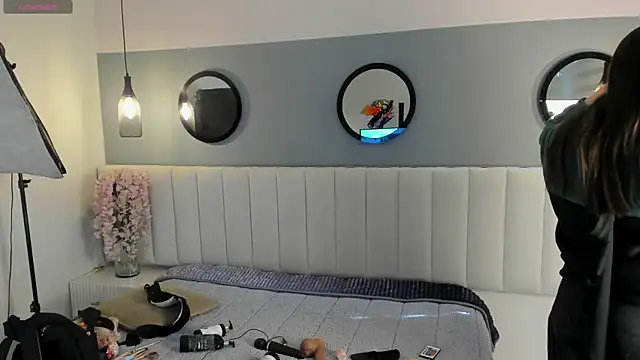 chelsea bolton  online show from June 10, 12:59 pm