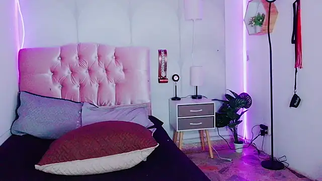 madison oli online show from February 28, 6:20 pm