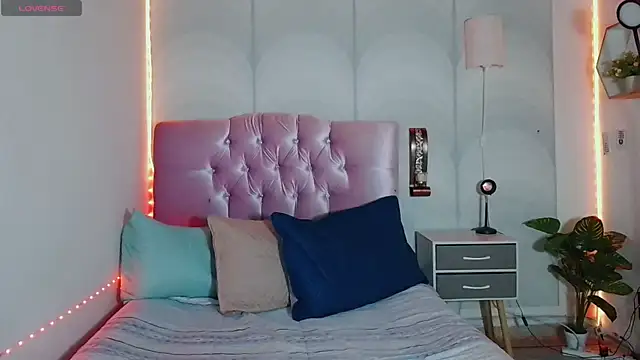 madison oli online show from March 14, 12:40 pm