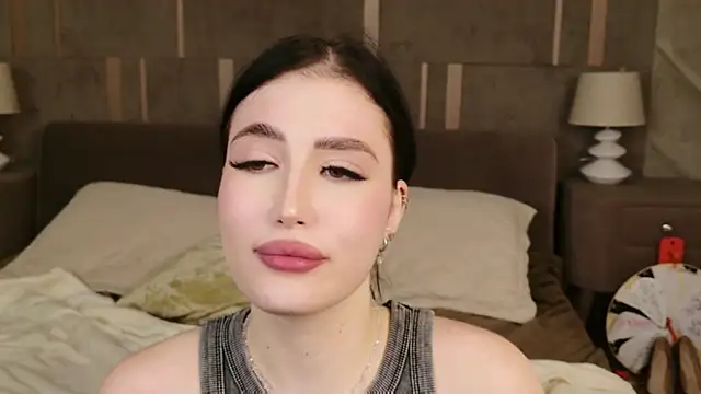 Snapshot of EmmaLawrens chatting on October 5, 3:49 am EmmaLawrens online show from October 5, 3:49 am