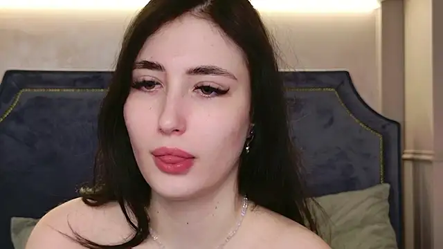 Snapshot of EmmaLawrens chatting on March 6, 10:45 am EmmaLawrens online show from March 6, 10:45 am