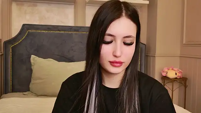 Snapshot of EmmaLawrens chatting on April 2, 10:46 am EmmaLawrens online show from April 2, 10:46 am