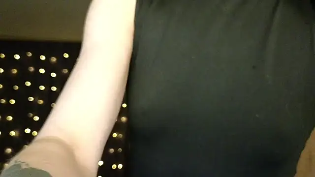 Emily  Mooree online show from February 5, 2:27 am