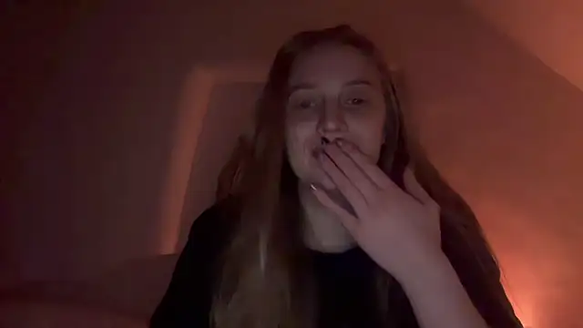 Snapshot of Ella-82 chatting on November 10, 8:30 pm Ella-82 online show from November 10, 8:30 pm
