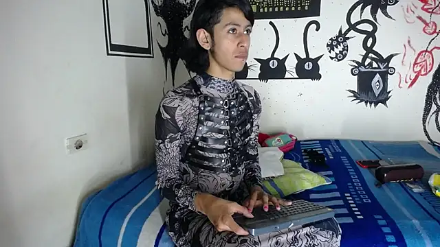 boysLittle online show from October 24, 2:30 am