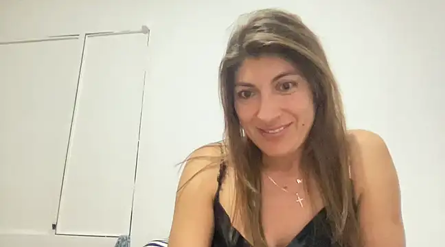 Snapshot of LunaBeya chatting on February 23, 3:24 am LunaBeya online show from February 23, 3:24 am