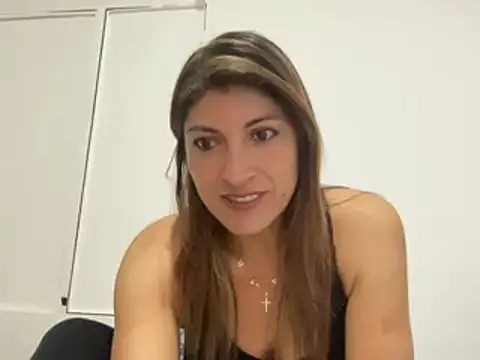 Snapshot of LunaBeya chatting on February 24, 9:09 pm LunaBeya online show from February 24, 9:09 pm
