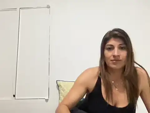 Snapshot of LunaBeya chatting on February 25, 1:20 am LunaBeya online show from February 25, 1:20 am