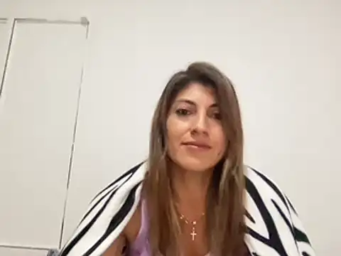 Snapshot of LunaBeya chatting on February 26, 9:58 pm LunaBeya online show from February 26, 9:58 pm